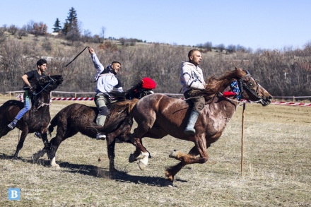 30 каруци, коне и магарета ще препускат в Баня на Тодоровден